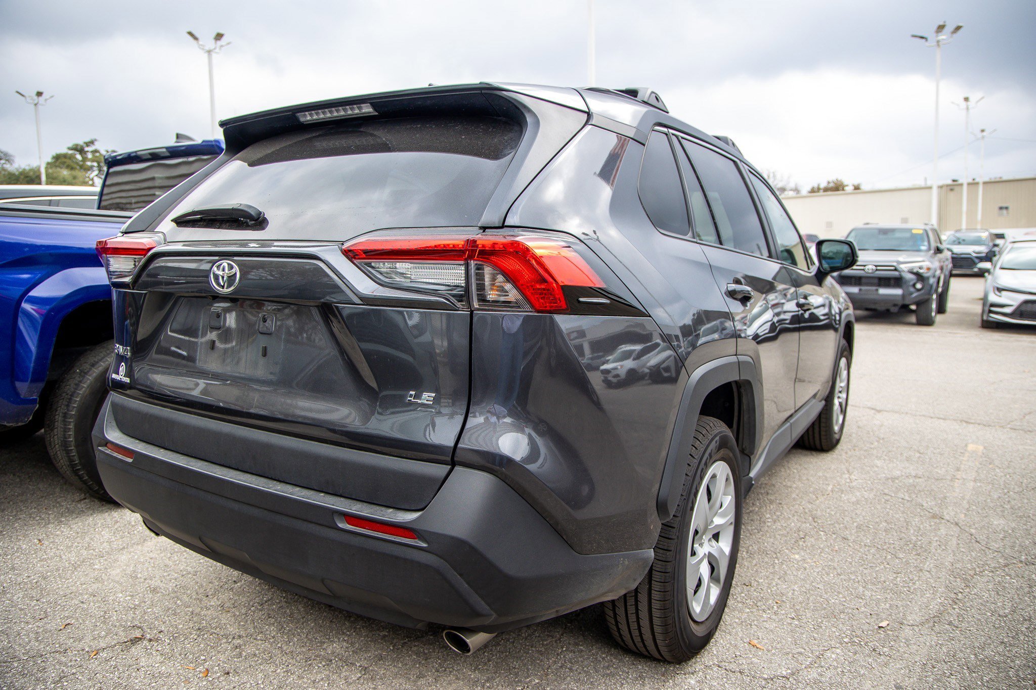 Used 2020 Toyota RAV4 LE image 8