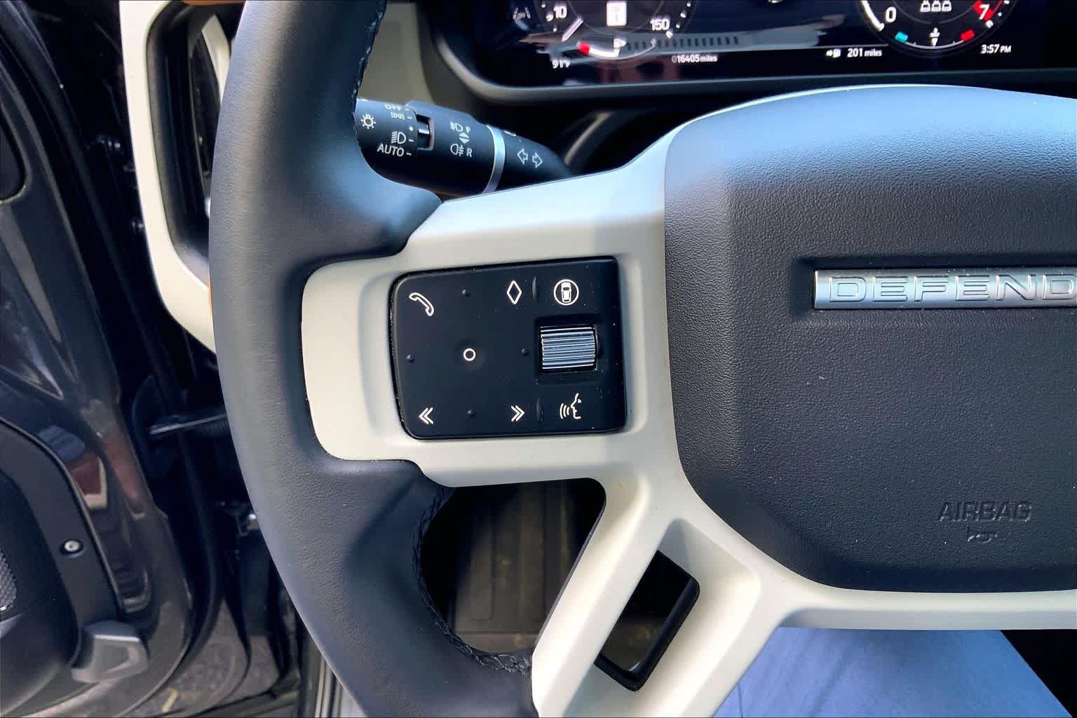 Used 2024 Land Rover Defender 110 X-Dynamic SE AWD/4WD image 22