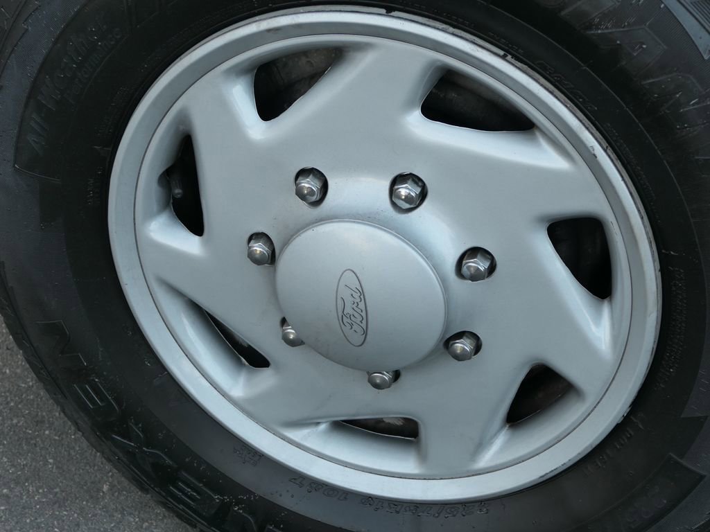 Used 2013 Ford E-150 and Econoline 150 Commercial image 11