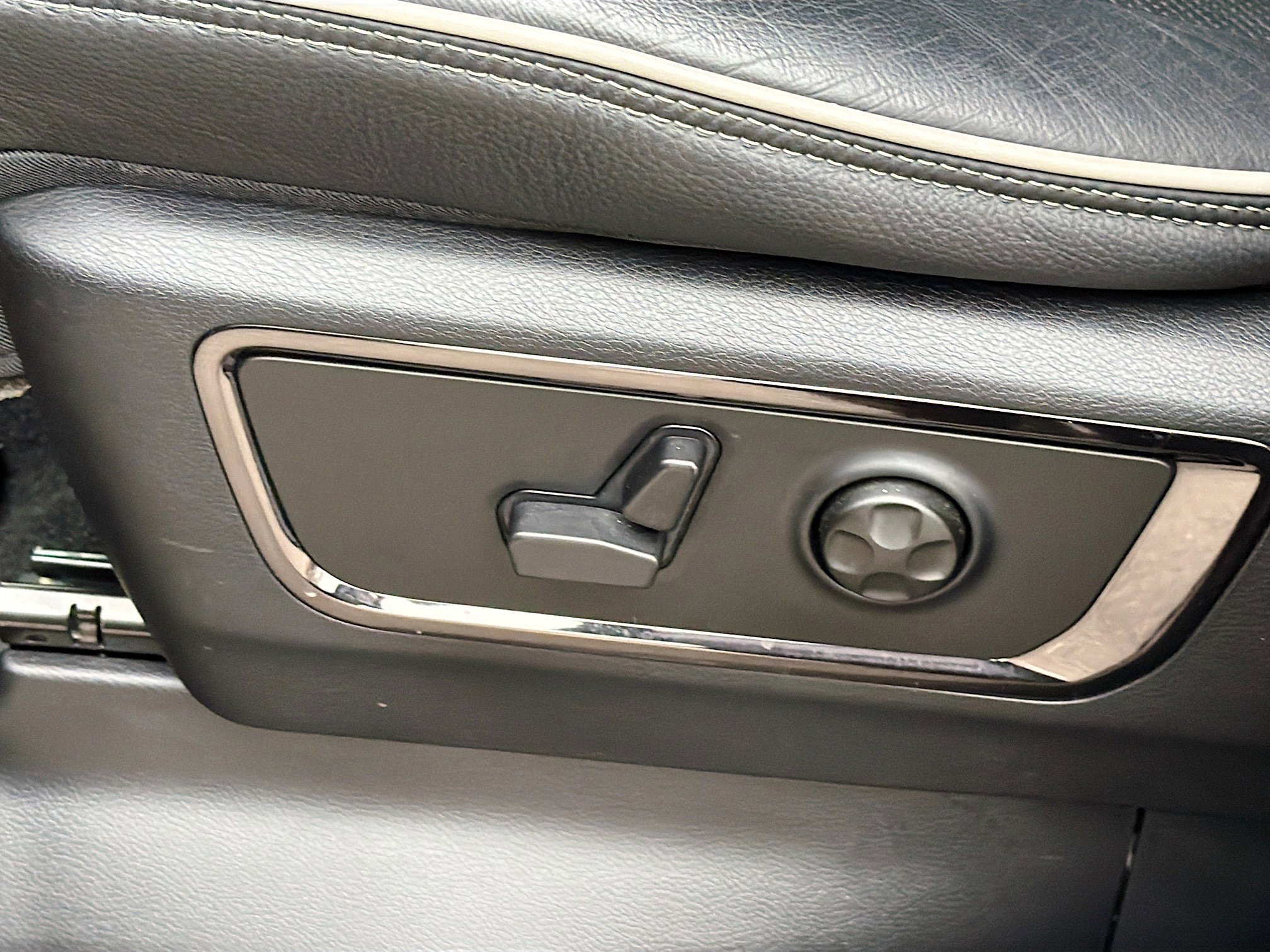 Used 2025 RAM 1500 Limited w/ Body Color Bumper Group image 24