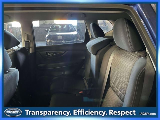 Used 2019 Nissan Rogue SV w/ Premium Package image 11