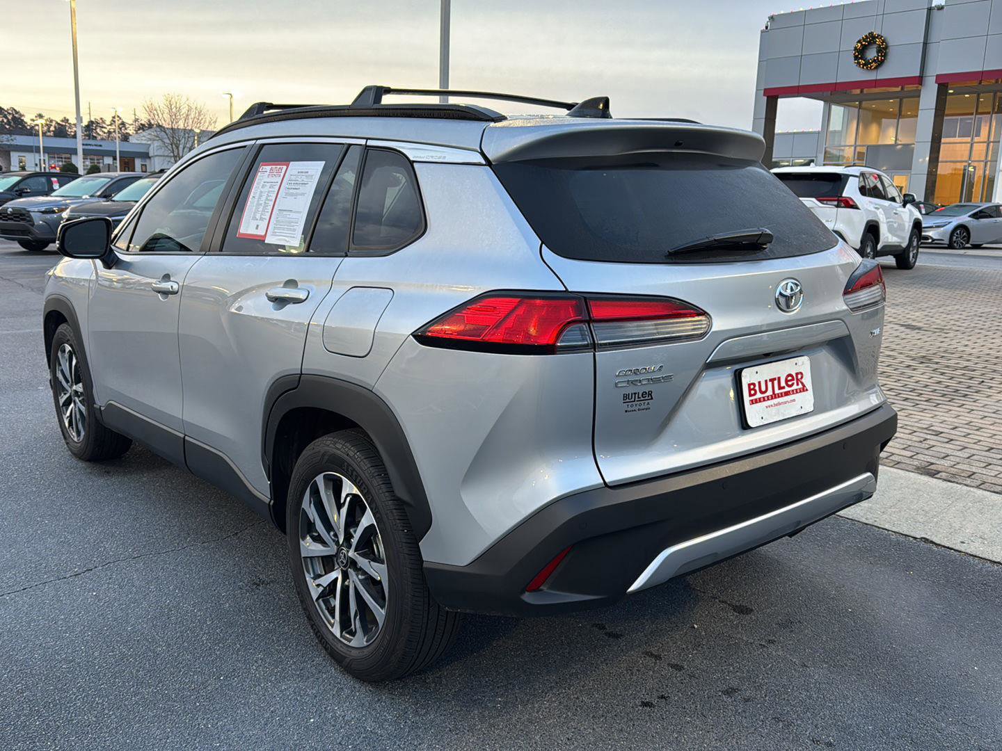 Certified 2025 Toyota Corolla Cross XLE image 3