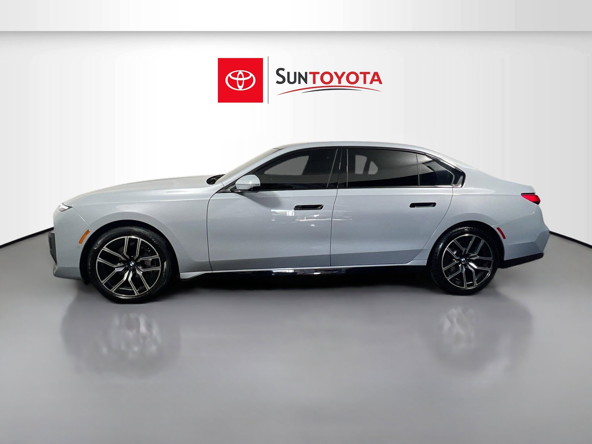 Used 2024 BMW 740i RWD image 7