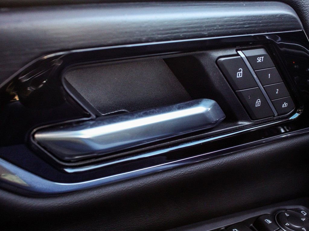 Used 2025 GMC Yukon Denali image 9