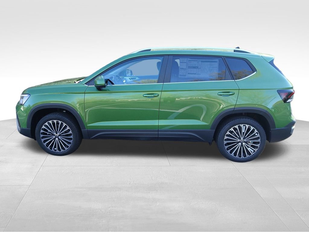 New 2026 Volkswagen Taos SE image 2