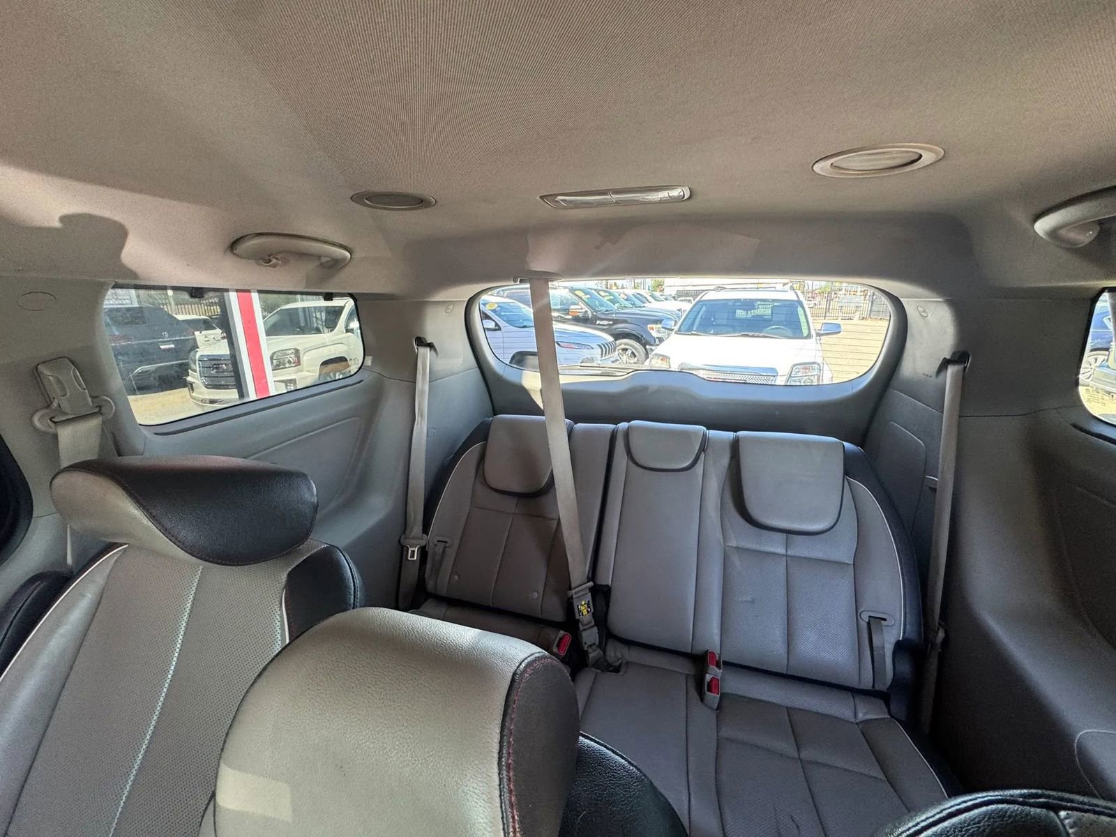 Used 2017 Kia Sedona LX w/ LX Essentials Premium Package FWD image 12