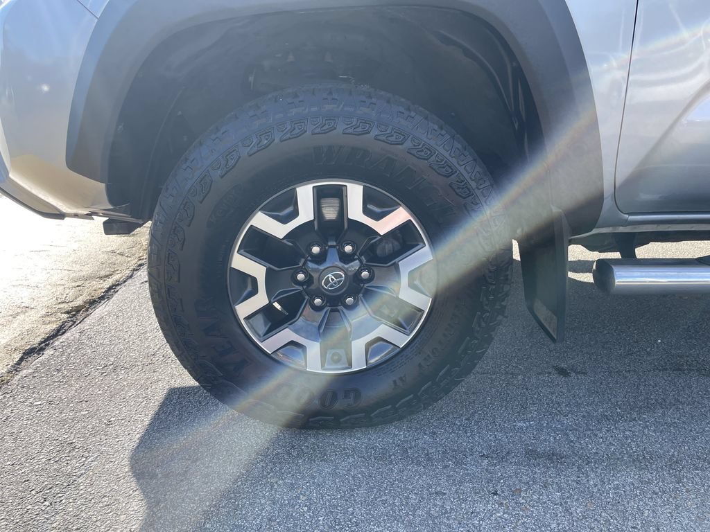 Used 2021 Toyota Tacoma TRD Off-Road w/ Technology Package AWD/4WD image 9