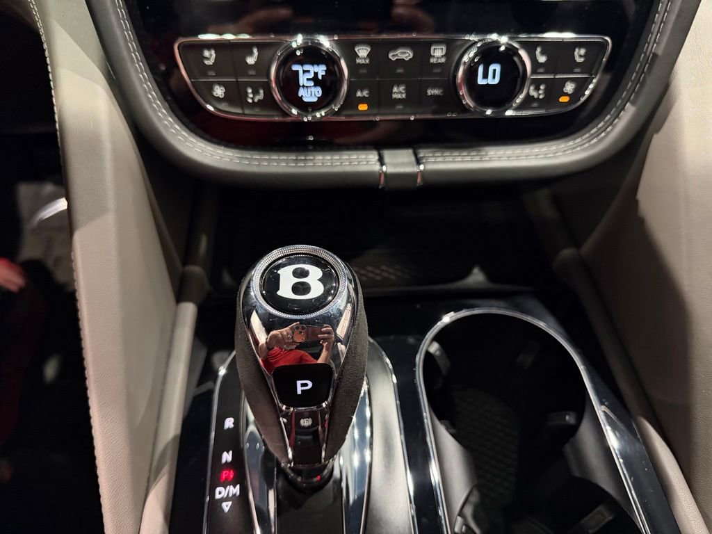 Used 2022 Bentley Bentayga AWD/4WD image 22
