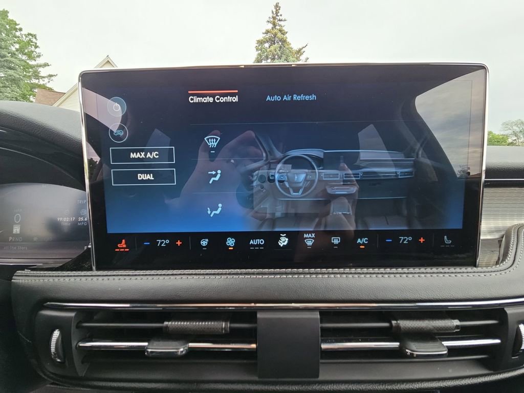 Used 2023 Lincoln Corsair AWD w/ Equipment Group 102A image 17