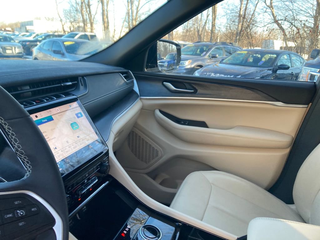 Used 2023 Jeep Grand Cherokee L Limited image 16