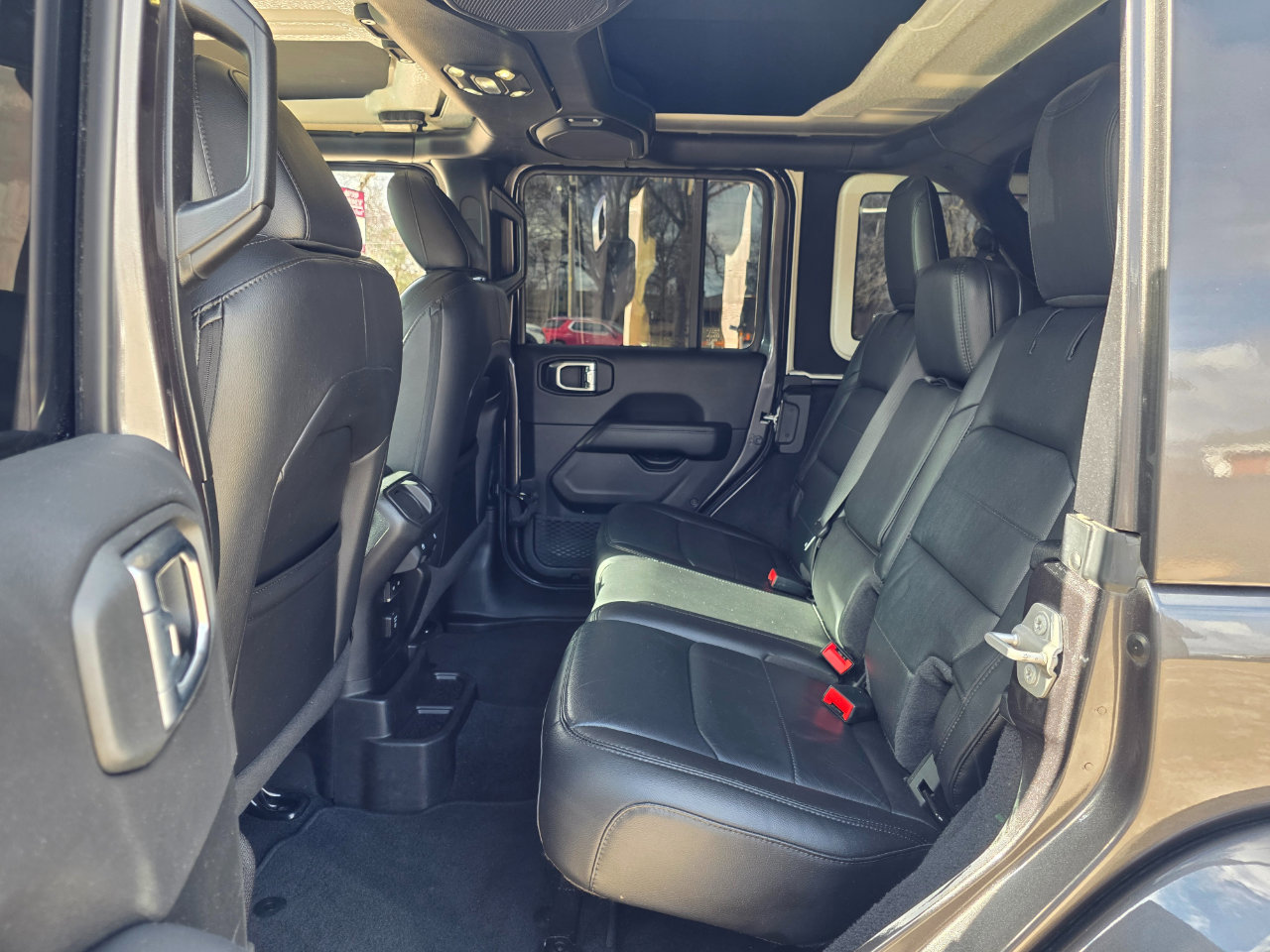 Used 2021 Jeep Wrangler Unlimited Sahara image 12