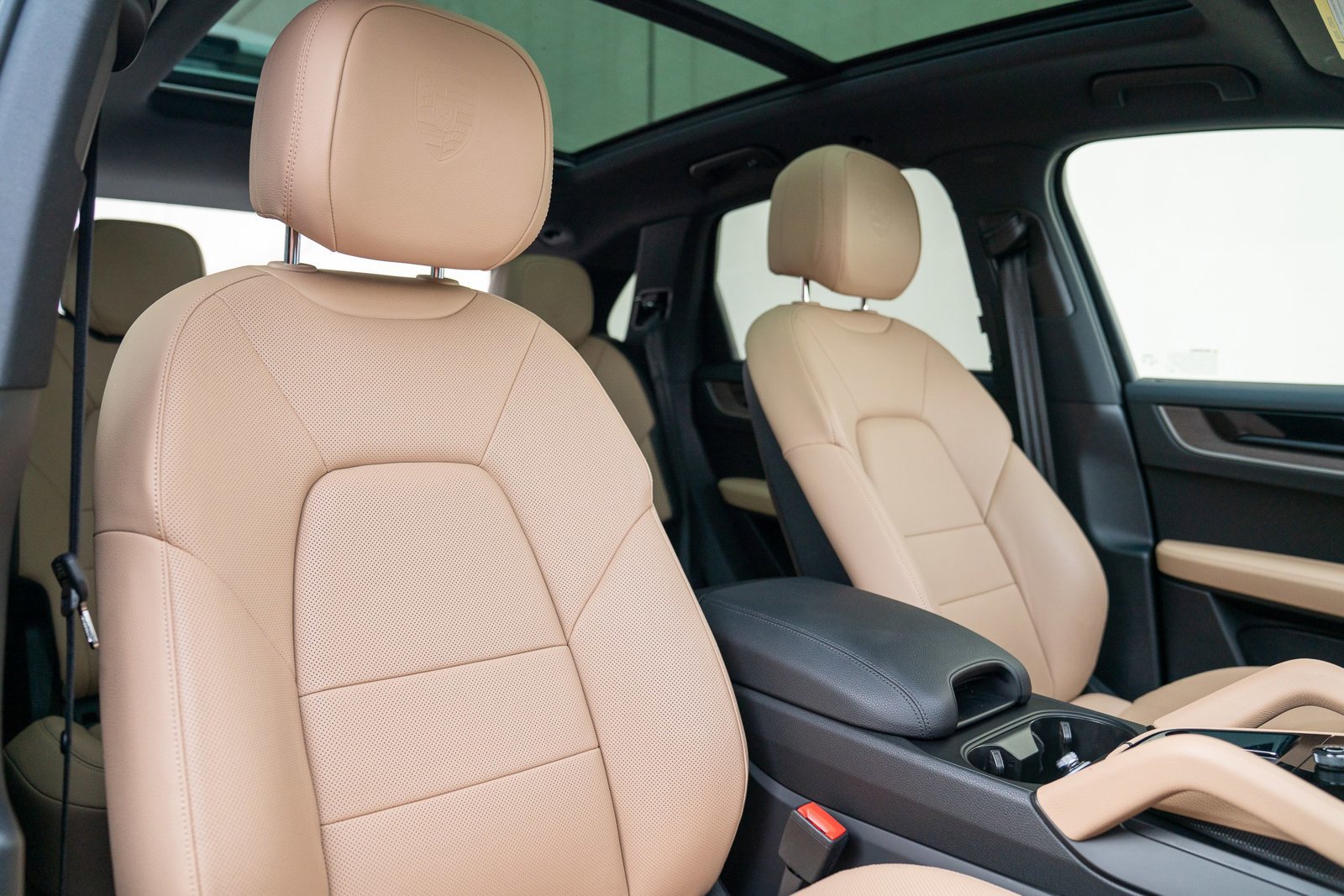 Used 2025 Porsche Cayenne image 26