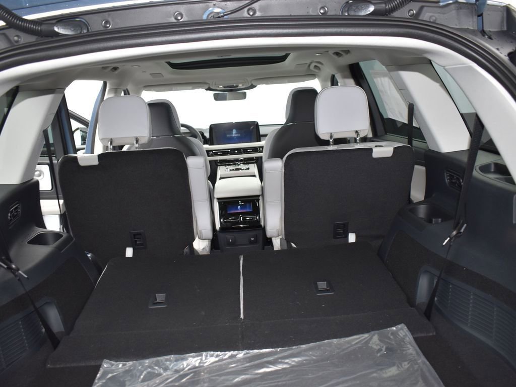 New 2026 Lincoln Aviator Reserve w/ Luxury Package image 13