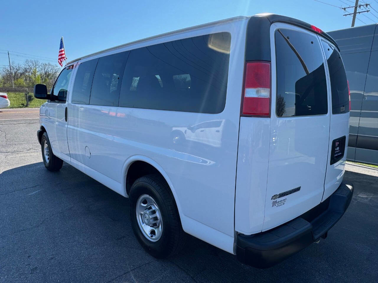 Used 2018 Chevrolet Express 2500 LS w/ Driver Convenience Package image 9