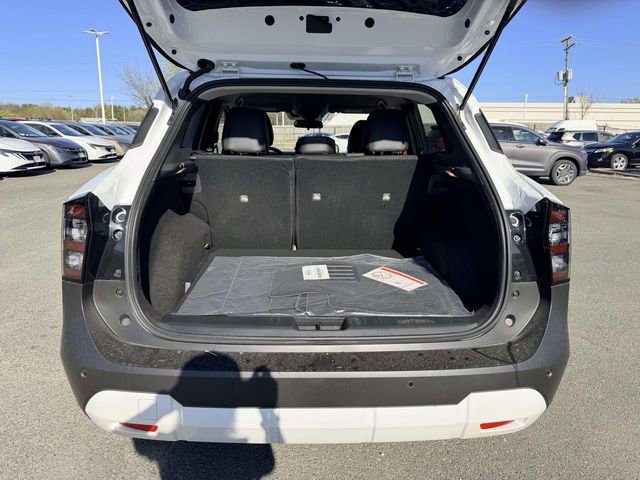 New 2026 Nissan Kicks SR w/ Cold Weather Package FWD image 12