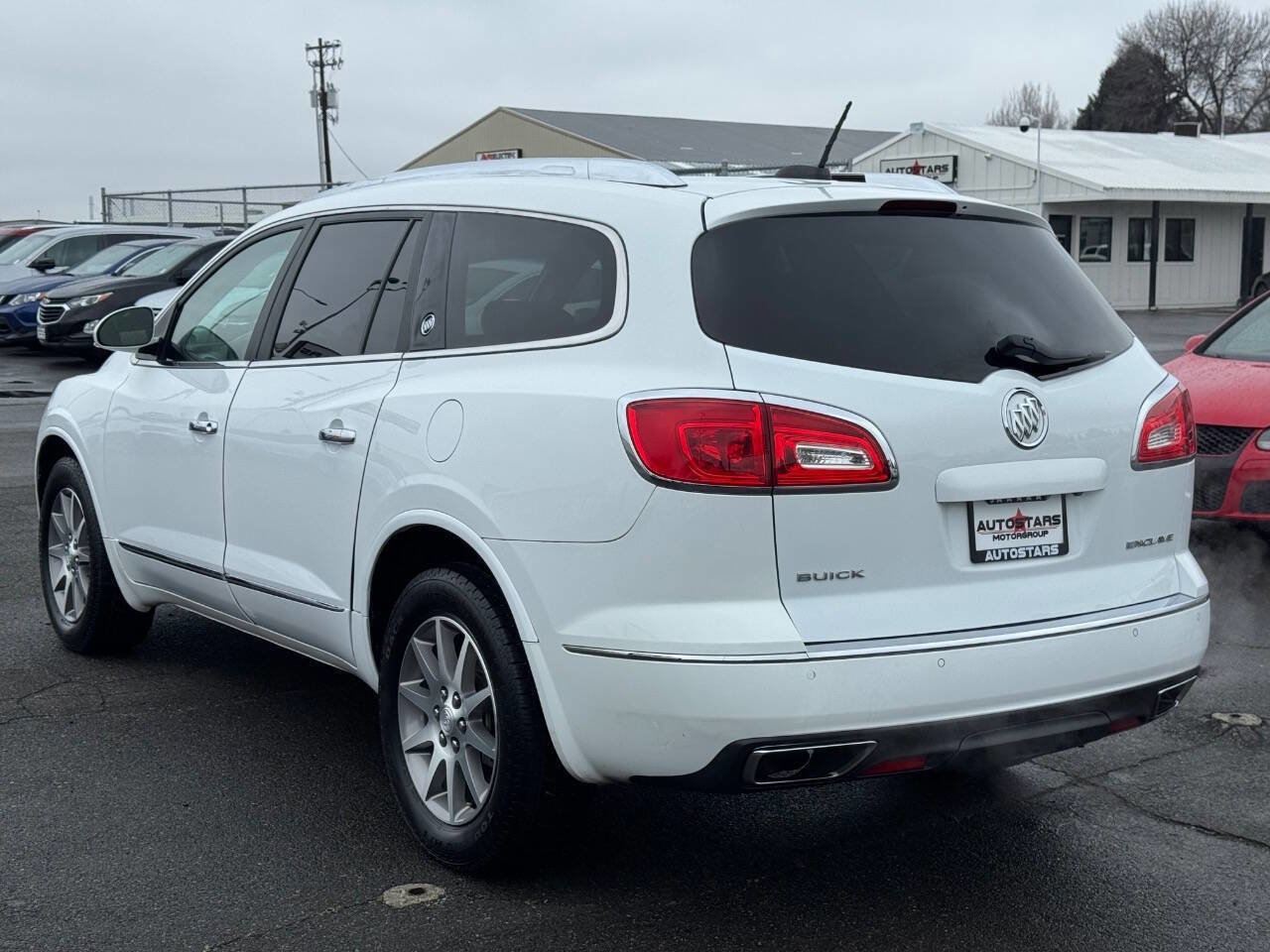 Used 2017 Buick Enclave Leather FWD image 3