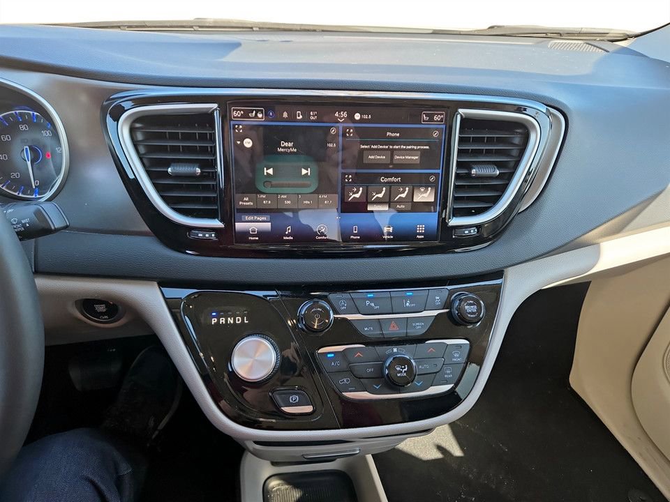 Used 2024 Chrysler Pacifica Touring-L image 25