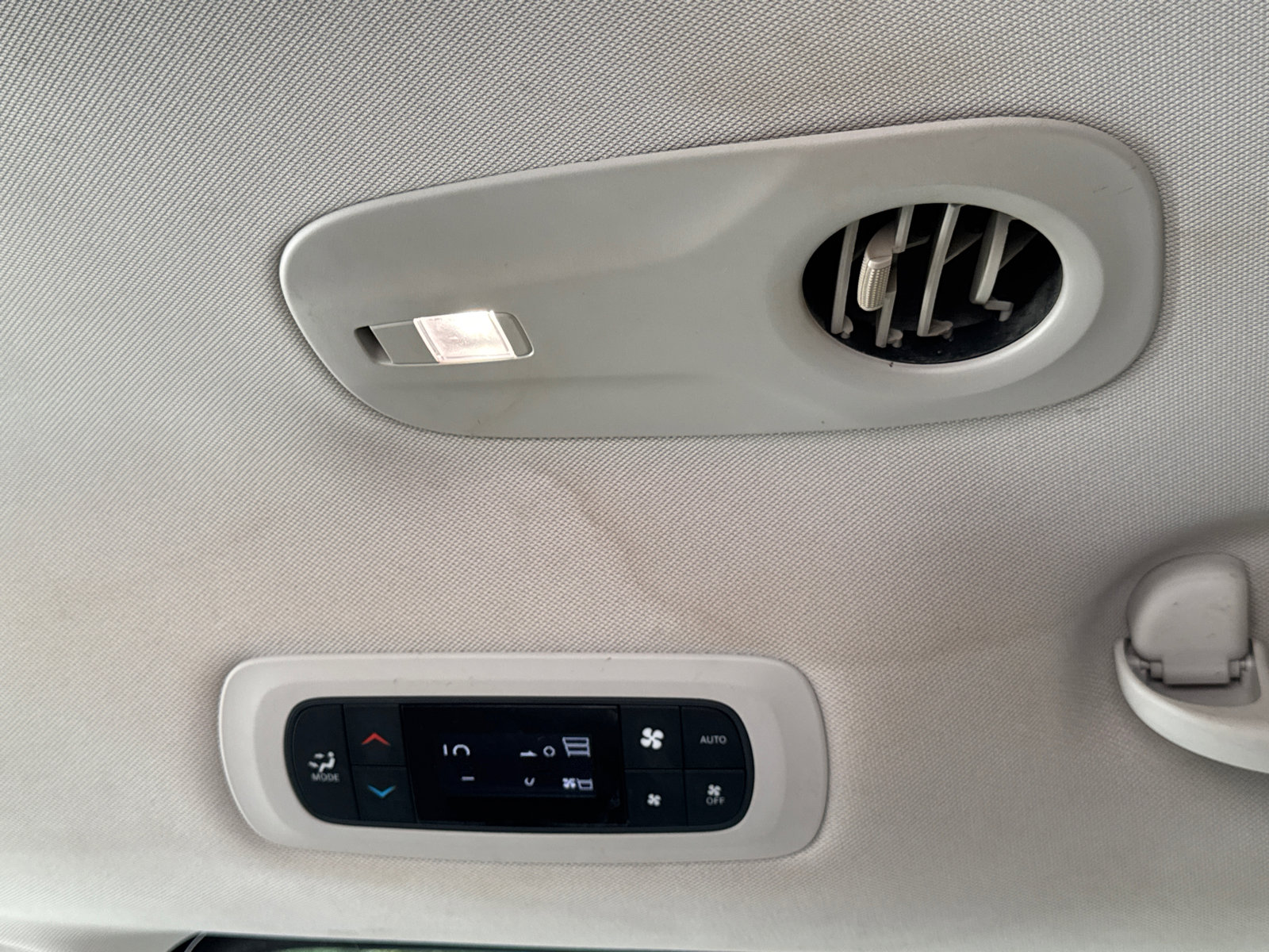 Used 2019 Chrysler Pacifica Touring Plus w/ Tire & Wheel Group FWD image 23