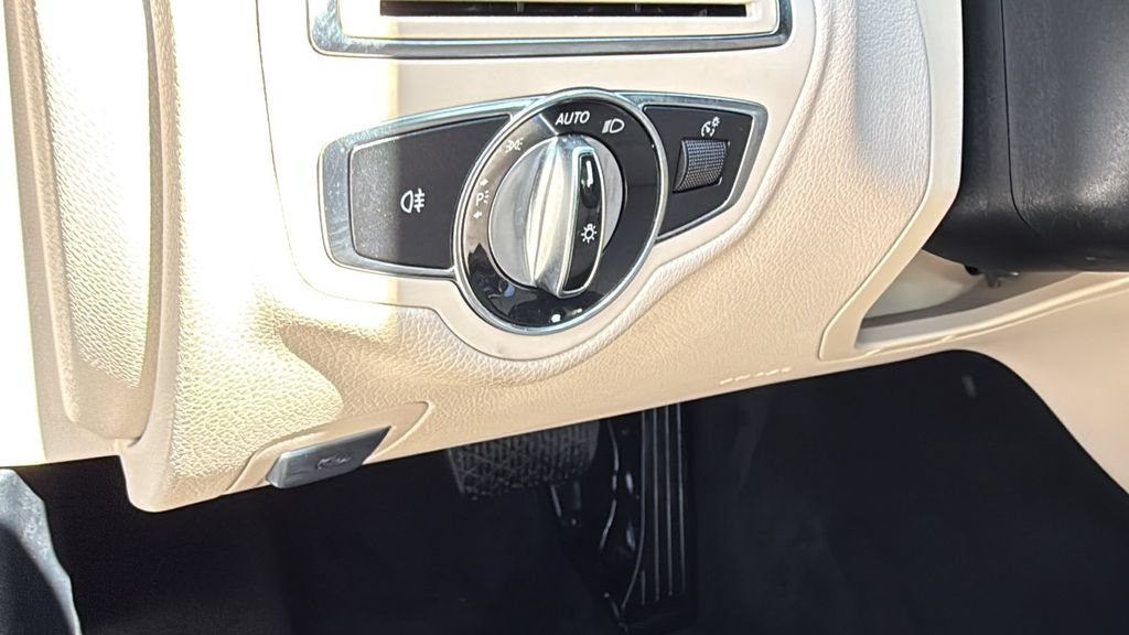Used 2015 Mercedes-Benz C 300 4MATIC Sedan image 36