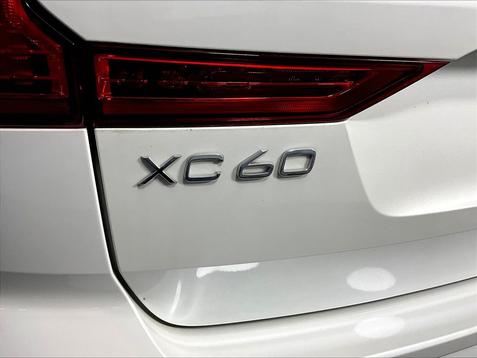 Used 2023 Volvo XC60 B5 Plus AWD/4WD image 24