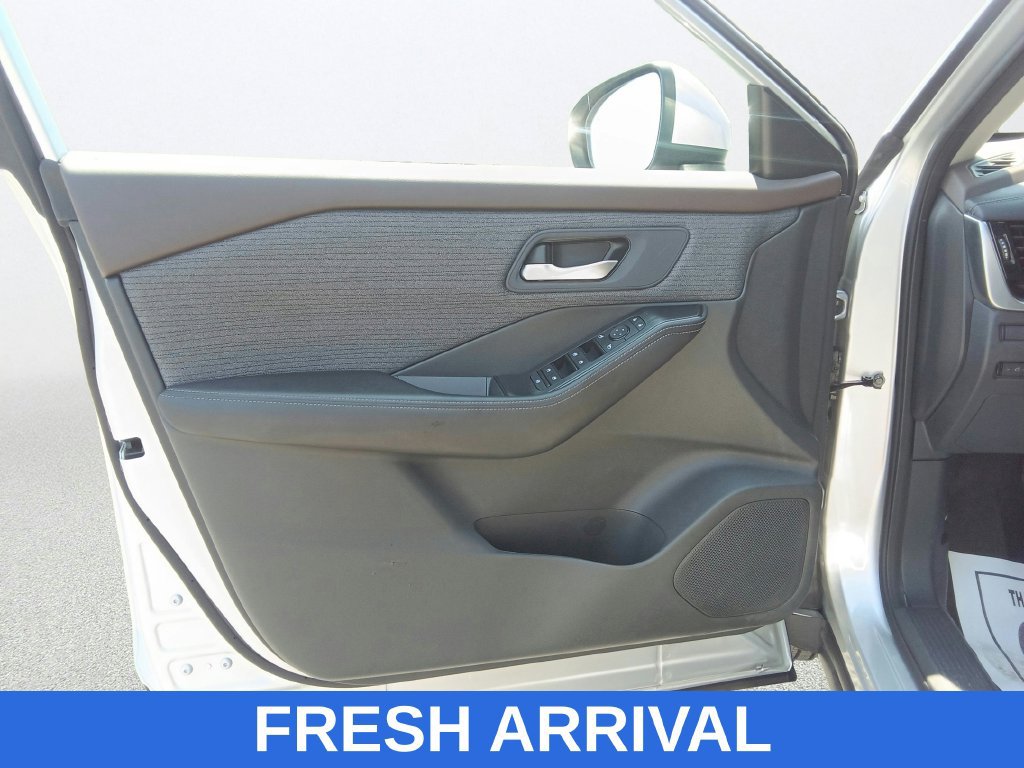Used 2022 Nissan Rogue SV FWD image 17
