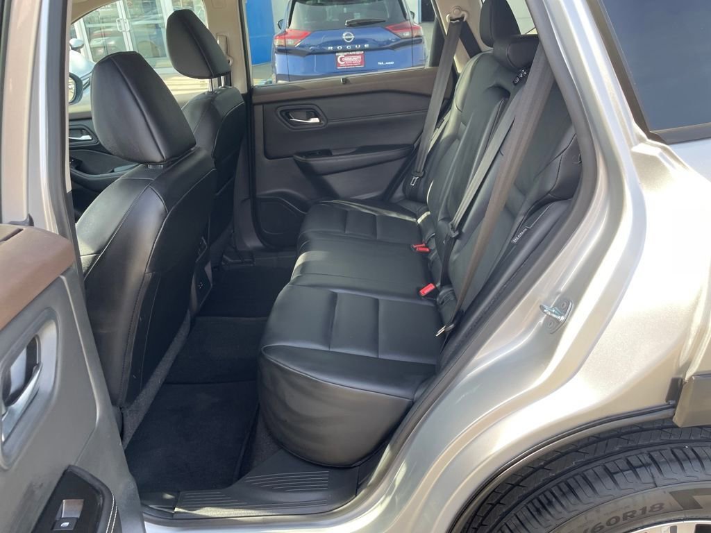Used 2023 Nissan Rogue SV w/ SV Premium B Package image 26