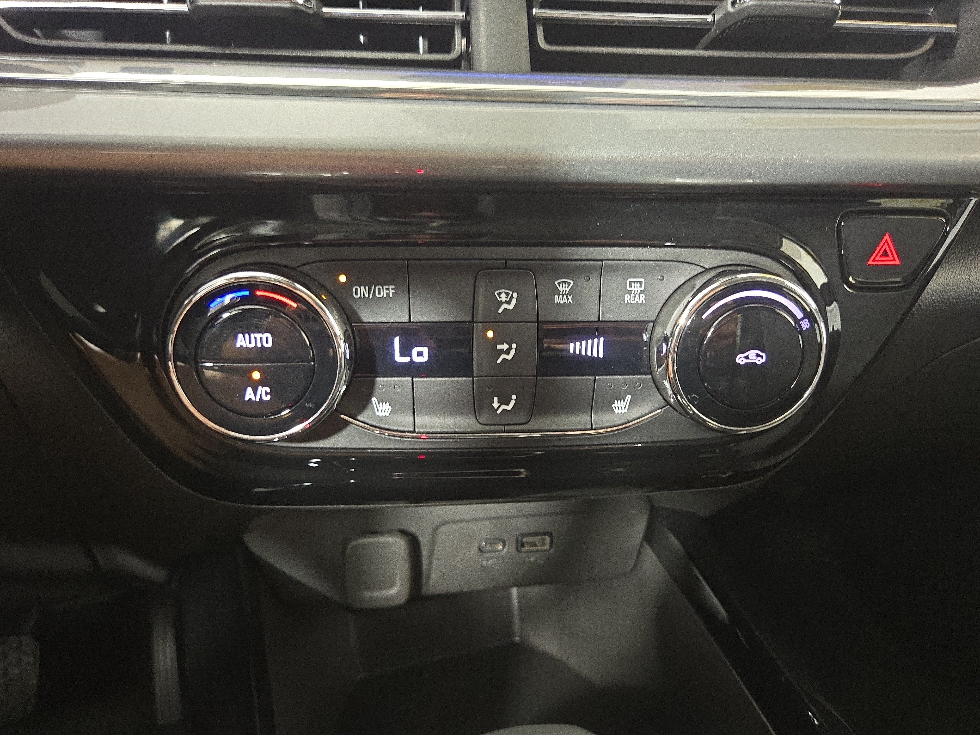 Used 2025 Chevrolet Trax LT w/ Driver Confidence Package FWD image 26