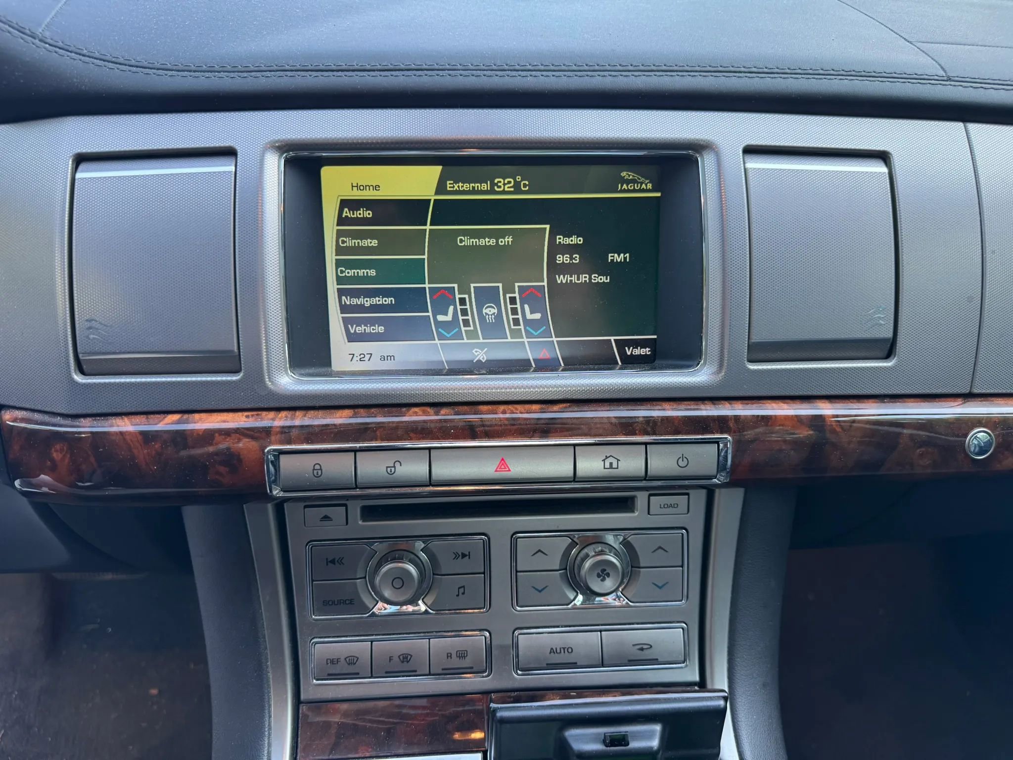 Used 2011 Jaguar XF Premium RWD image 17