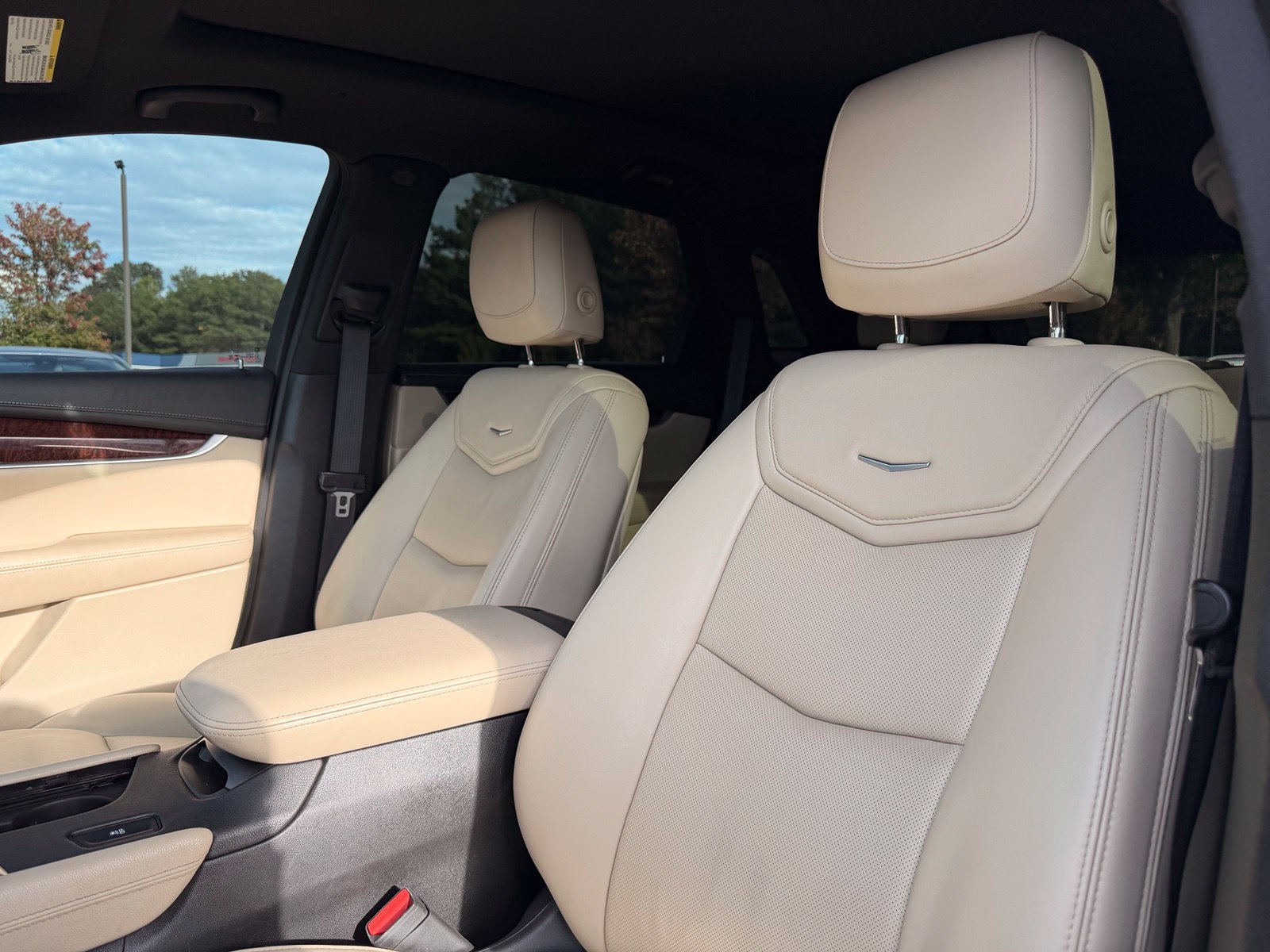 Used 2018 Cadillac XT5 Luxury w/ Driver Awareness Package FWD image 16