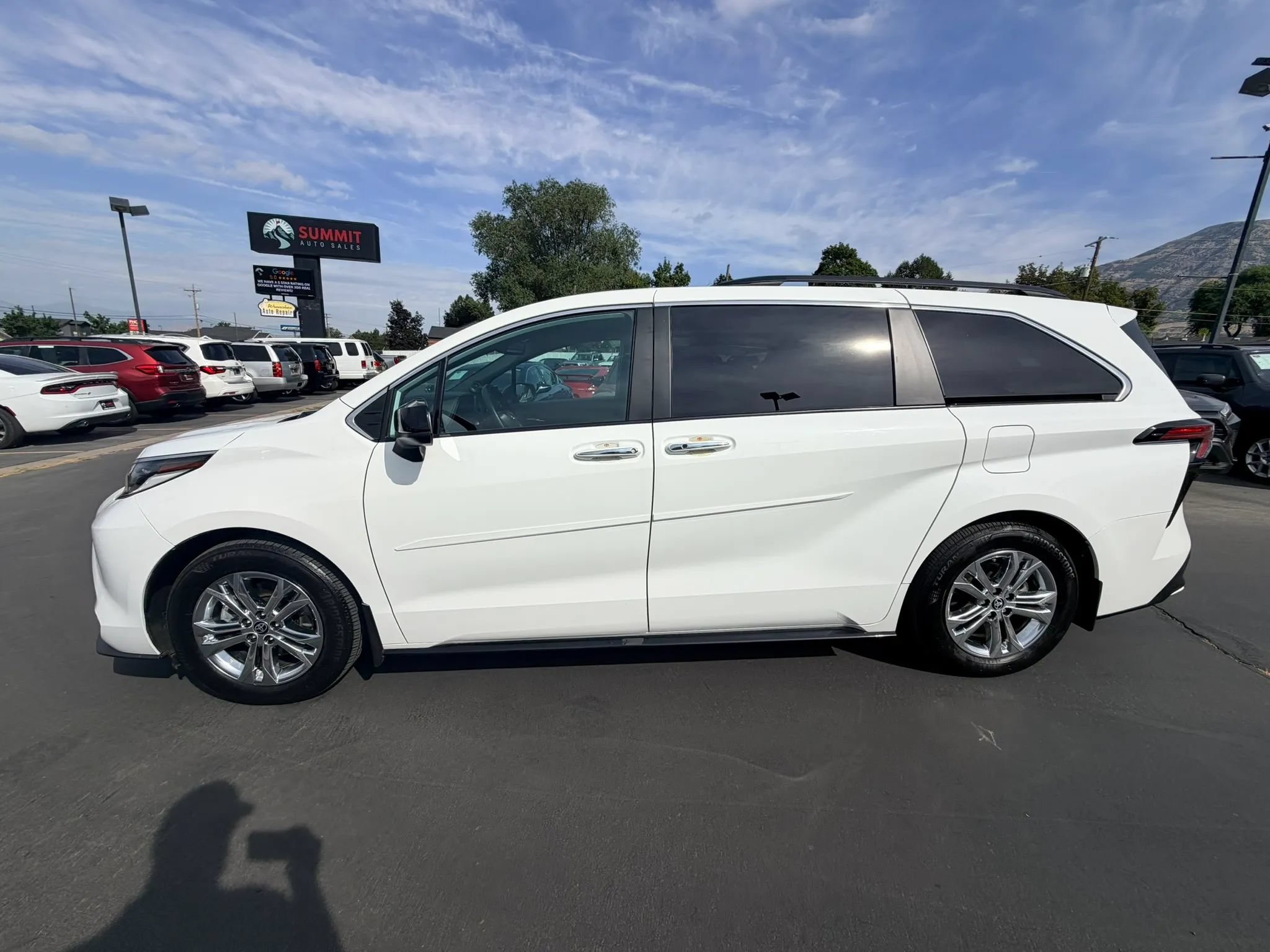 Used 2023 Toyota Sienna XSE w/ XSE Plus Package AWD/4WD image 7