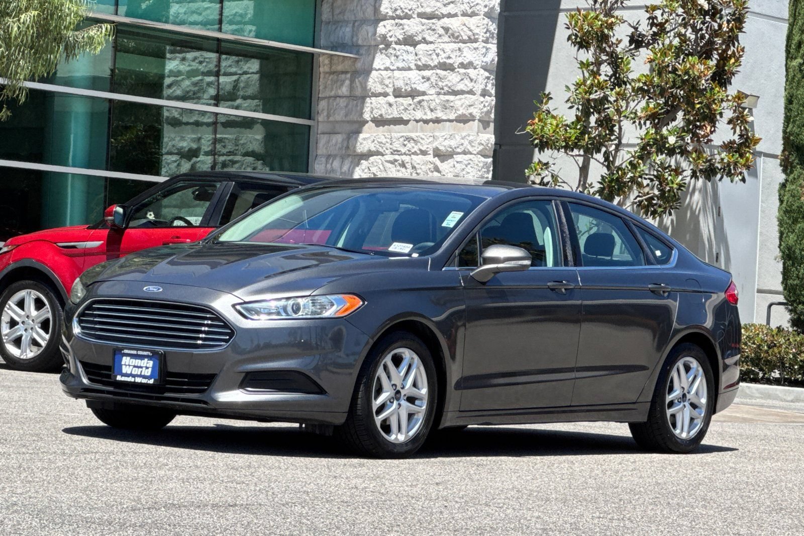 Used 2015 Ford Fusion SE FWD image 8