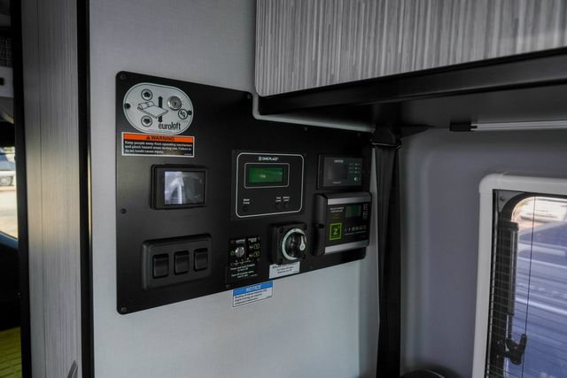 Used 2021 Mercedes-Benz Sprinter 2500 image 36