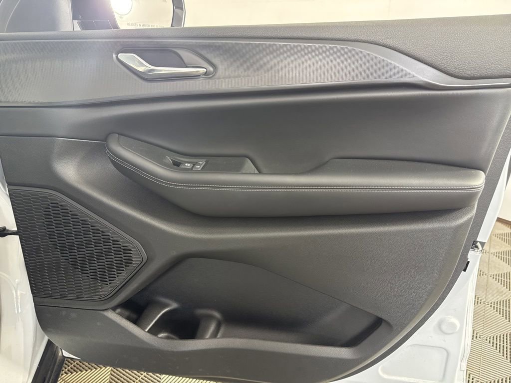 Used 2024 Jeep Grand Cherokee L Laredo AWD/4WD image 33