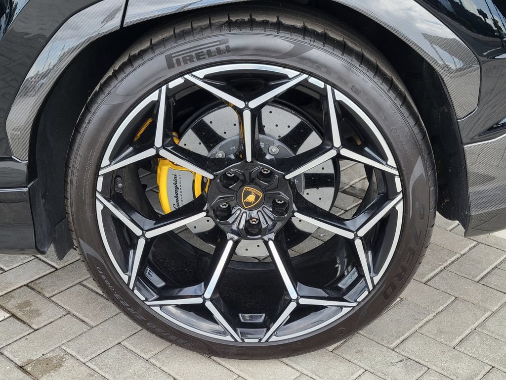 Used 2023 Lamborghini Urus Performante AWD/4WD image 7