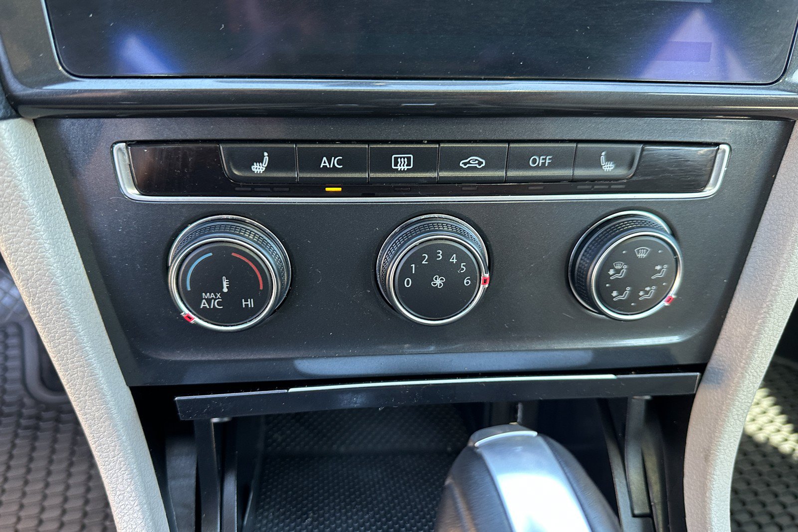 Used 2018 Volkswagen Golf SE FWD image 19