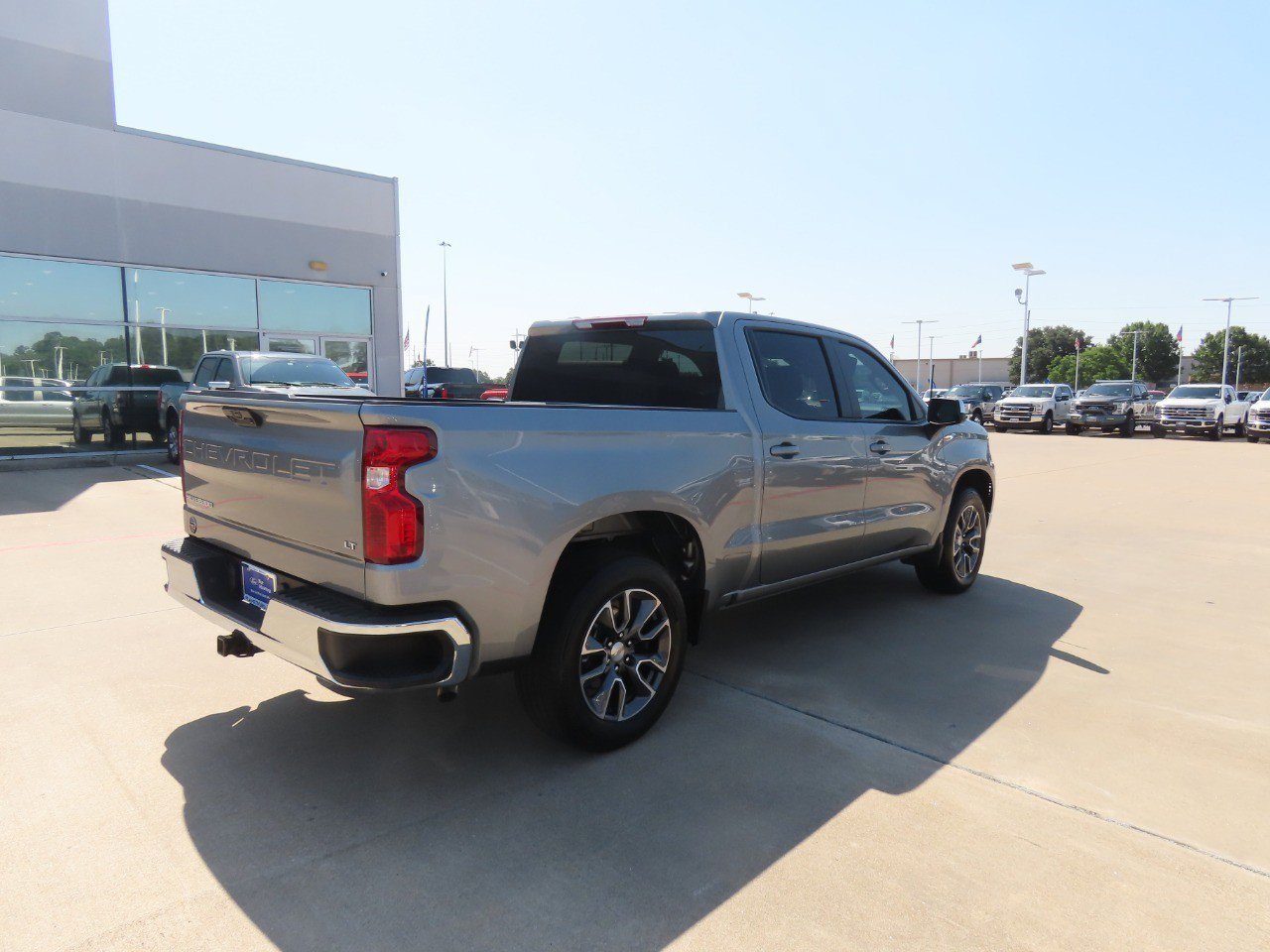 Used 2024 Chevrolet Silverado 1500 LT RWD image 9