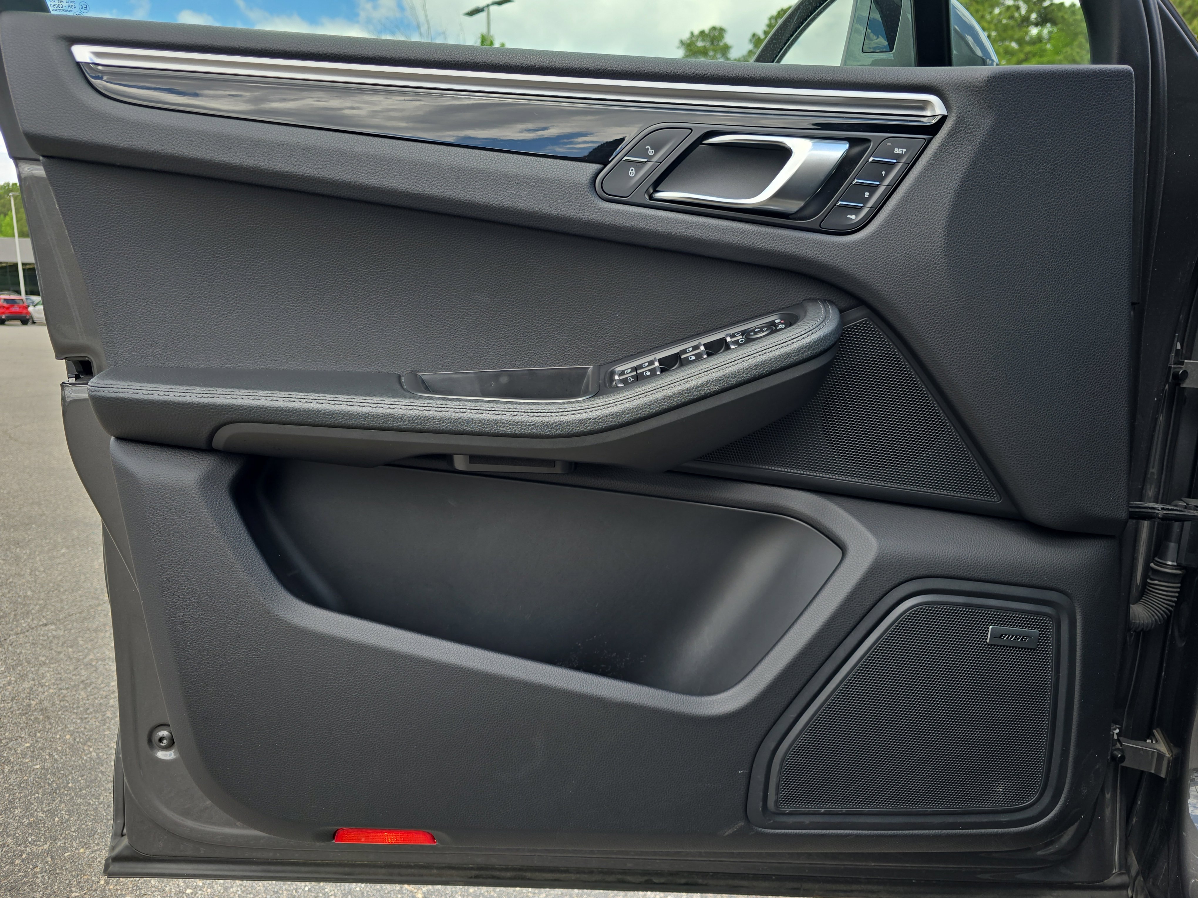 Used 2018 Porsche Macan AWD/4WD image 27