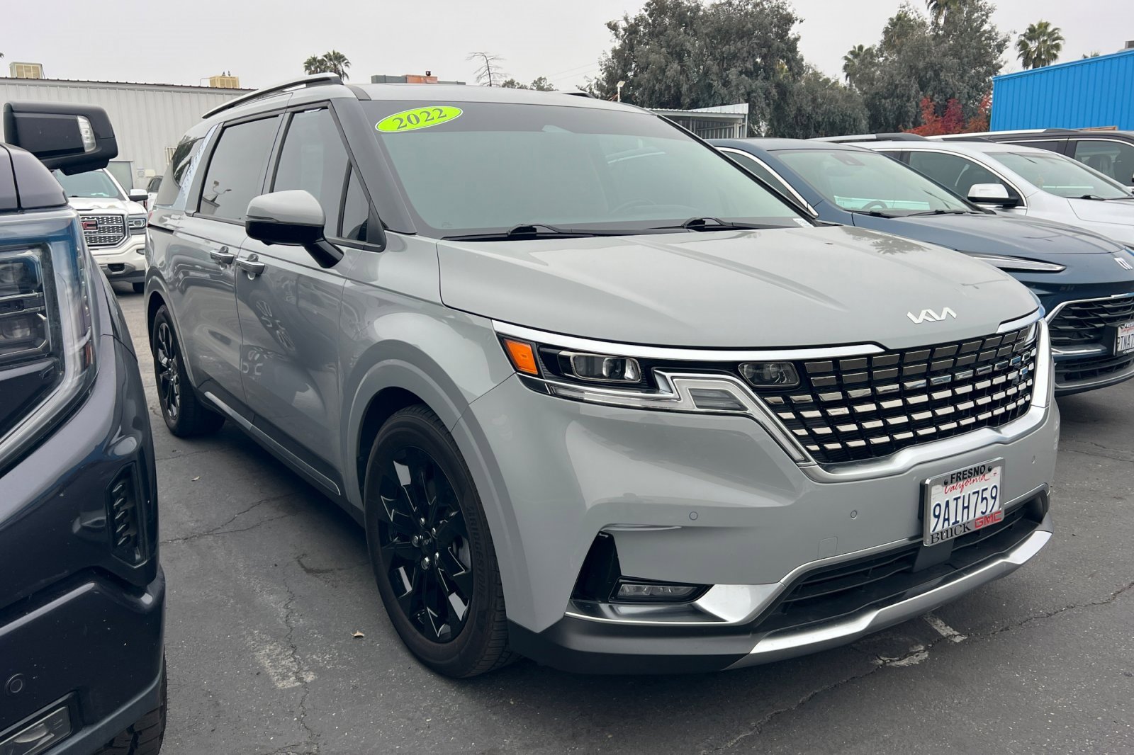 Used 2022 Kia Carnival SX Prestige image 2