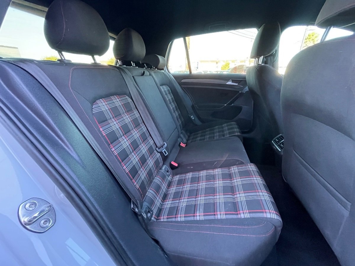 Used 2018 Volkswagen GTI SE image 14