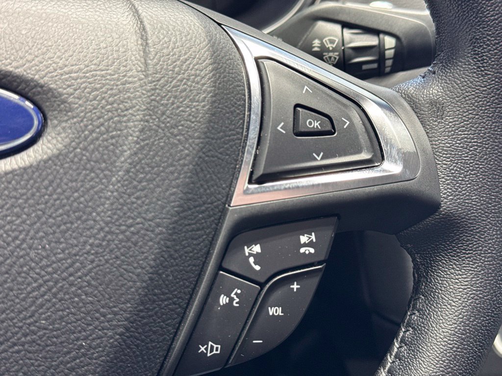 Used 2020 Ford Fusion SEL FWD image 12