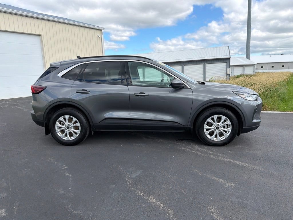 Used 2023 Ford Escape Active w/ Tech Pack #2 AWD/4WD image 3