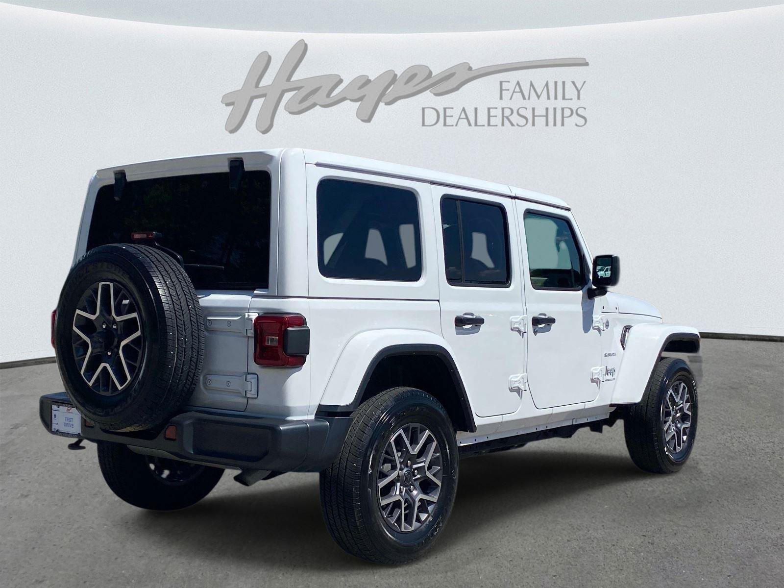 Used 2024 Jeep Wrangler Unlimited Sahara w/ Dual Top Group AWD/4WD image 3