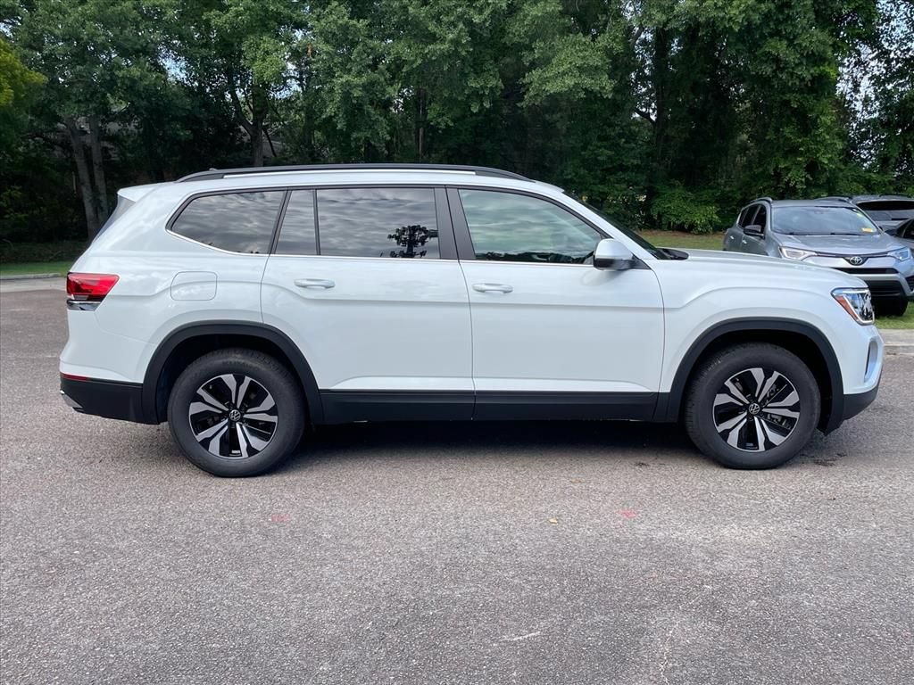 New 2026 Volkswagen Atlas SE FWD image 2