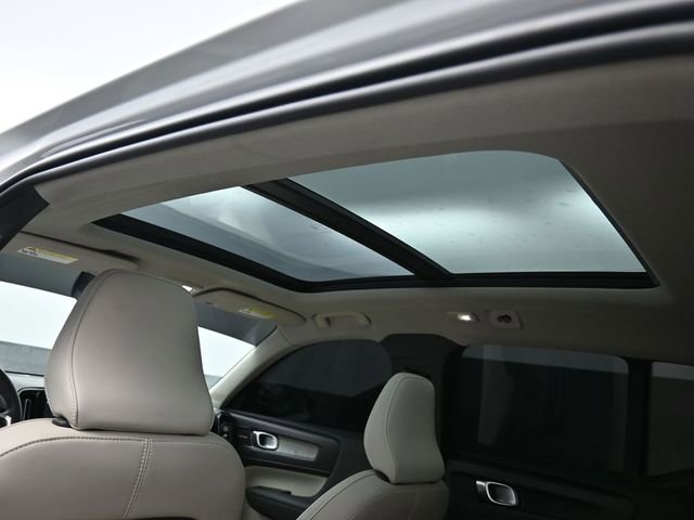 Used 2023 Volvo XC40 B5 Ultimate w/ Protection Package Premier image 13