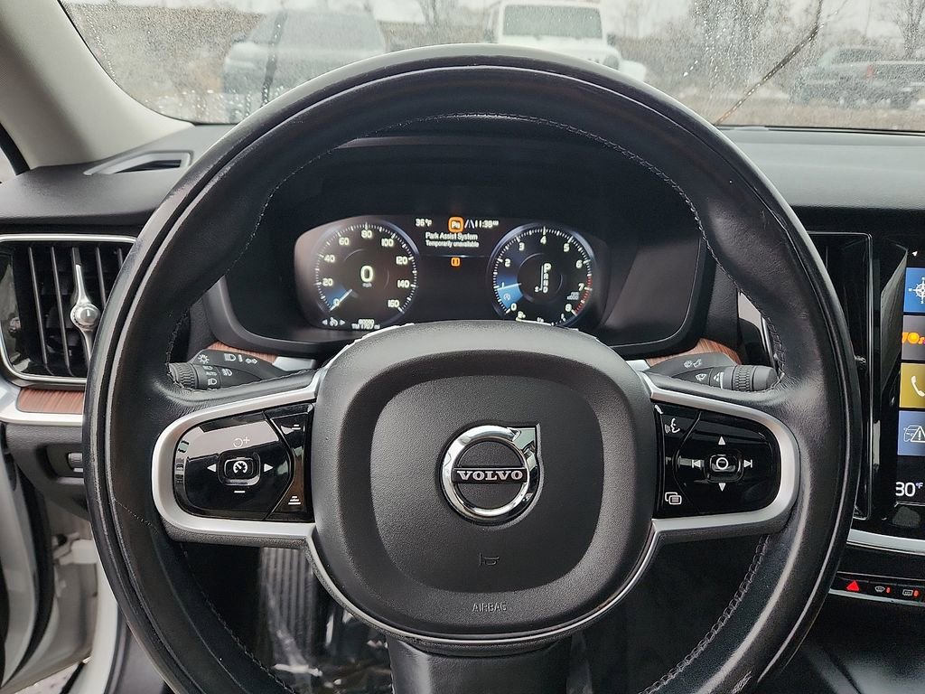 Used 2021 Volvo S60 T5 Momentum w/ Premium Package image 19