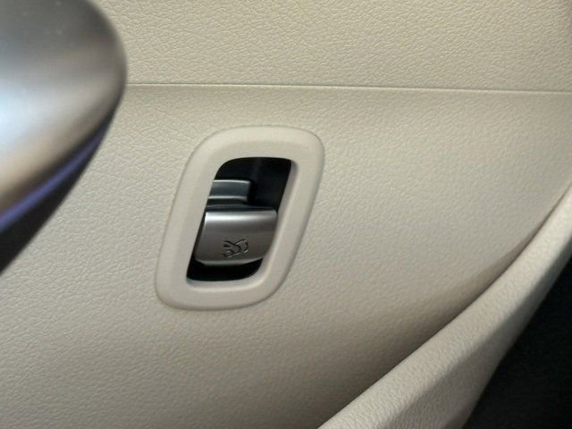 Used 2025 Mercedes-Benz C 300 Sedan image 17