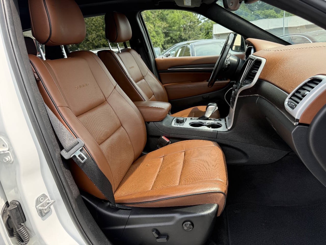 Used 2018 Jeep Grand Cherokee Summit AWD/4WD image 12