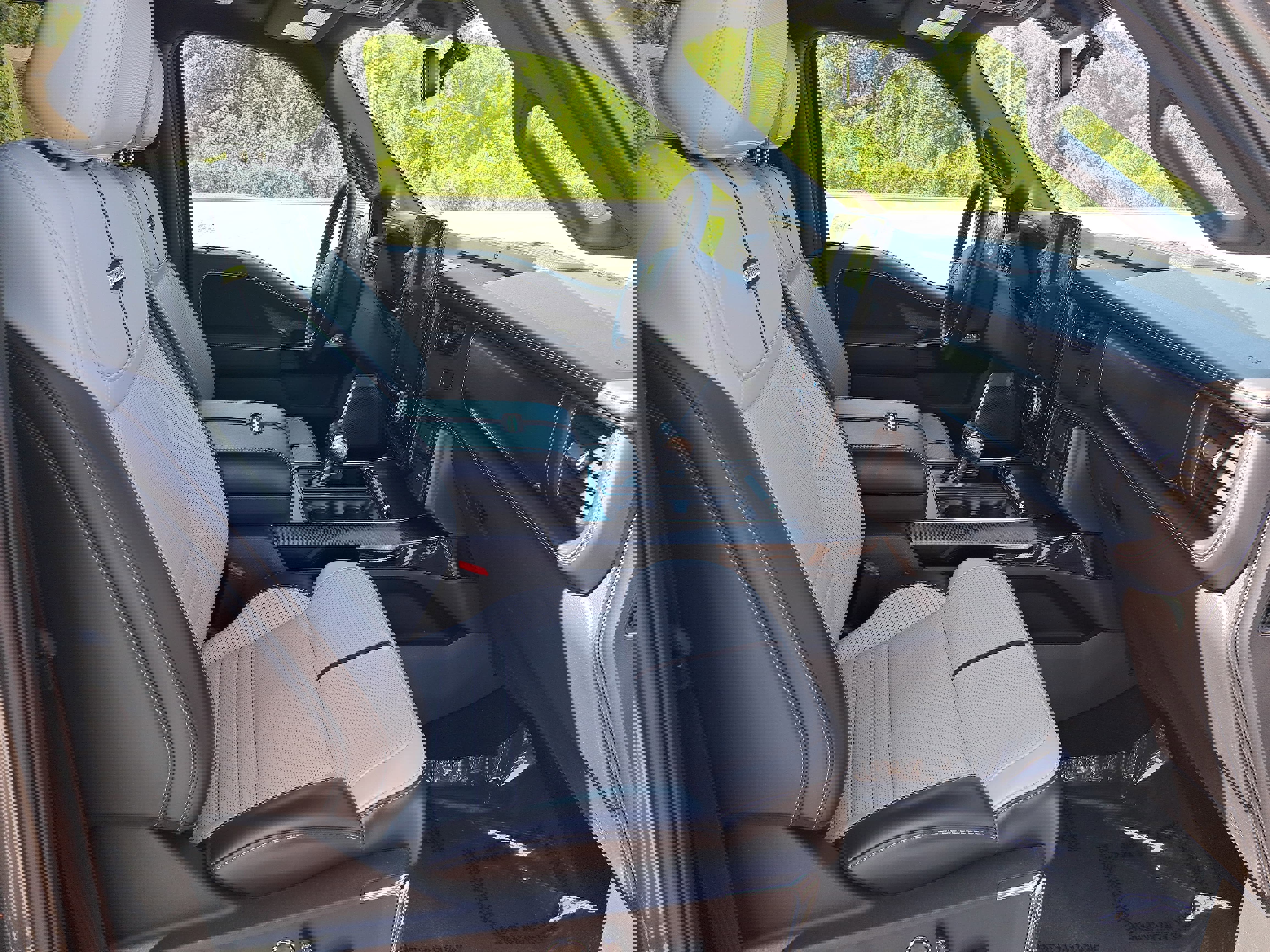 Used 2023 Ford F150 Lightning Platinum AWD/4WD image 10