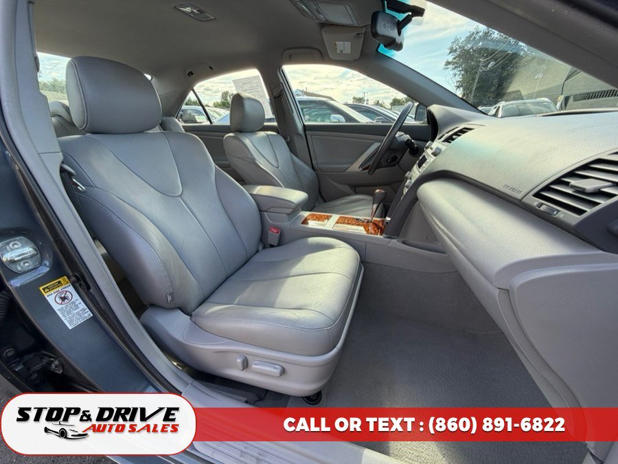 Used 2011 Toyota Camry Hybrid w/ Leather Pkg FWD image 14