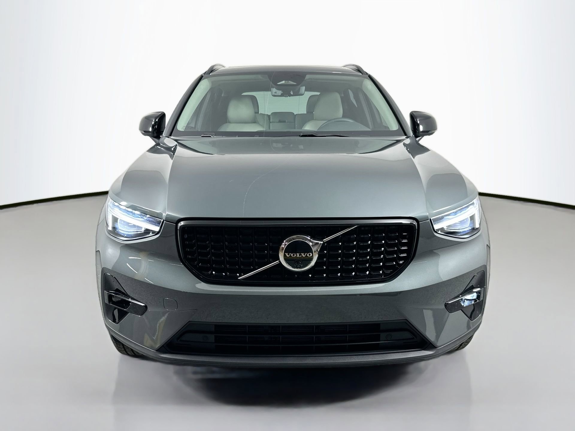 New 2026 Volvo XC40 B4 Plus w/ Protection Package Premier FWD image 2
